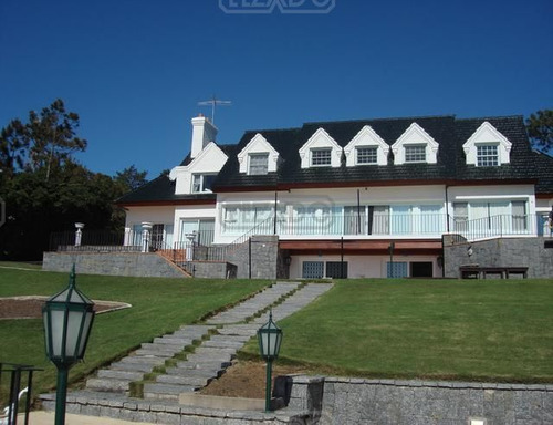 Venta Casa 5 Dormitorios Dependencia Garage Parrillero Barbacoa Piscina Climatizada Vista Mar Punta Ballena Solanas Portezuelo Punta Del Este Maldonado