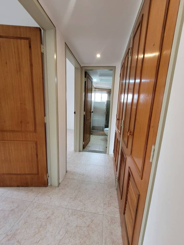 Apartamento En Venta Los Mangos Valencia, Con Planta 100% Y Pozo. Excelente Ubicación Con Una Deslumbrante Vista, Cerca De Colegios, Clínicas, Supermercados Y Sitios De Interés. Dapo