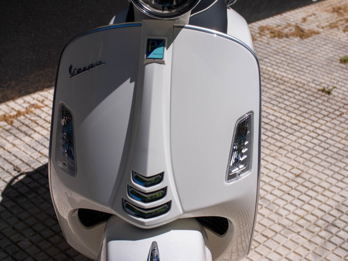 Imagen 8 de 25 de Vespa Gts Hpe Super 300 Blanca Entrega Inmediata