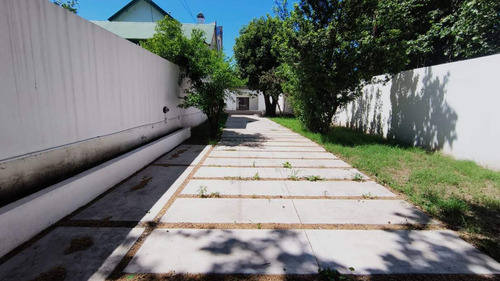 Arguello: Monseñor Ferreyra 6730 Amplia Casa De 3 Dor C Pileta