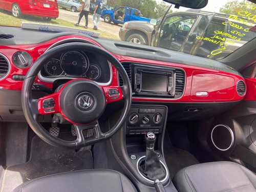 Imagen 13 de 14 de Volkswagen Beetle 2015 2.5 Sport Mt