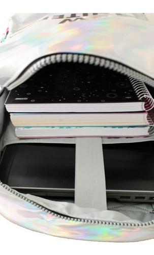 Imagem 10 de 10 de Mochila Juvenil Now United Prata Holográfica Costas Notebook