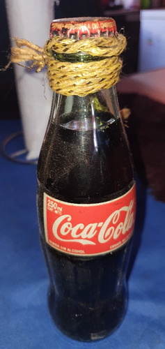 Antigua Botellita De Coca Cola Con Su Líquido Origuinal