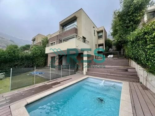 Casa En Venta De 4 Dorm. En Lo Barnechea
