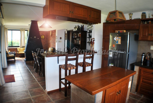 Imagen 3 de 14 de En Venta Casa De Tres Dormitorios Colonia Del Sacramento