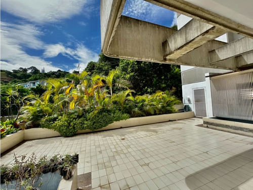 Se Vende Pb 400m2 + 400m2 Terraza 4h+s+e/5b/2p Lomas De Las Mercedes