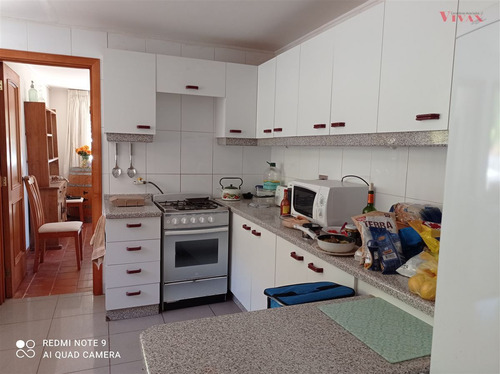 Casa En Venta De 6 Dorm. En Olmué
