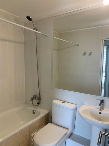 Primer Piso, Disponible Para Arriendo, Con Gc Incluido.