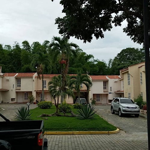 Tibisay Rojas Vende Casa En Conjunto Residencial Villas El Encanto. El Rincon. Naguanagua   Cod. 215016