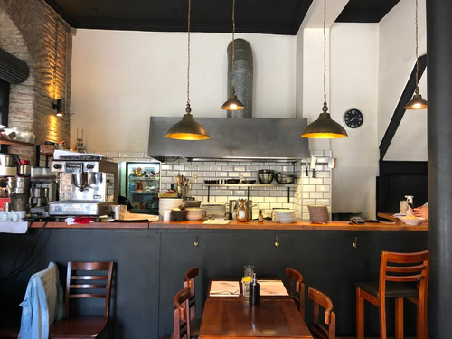 Restaurante Funcionando Con Todas Las Habilitaciones