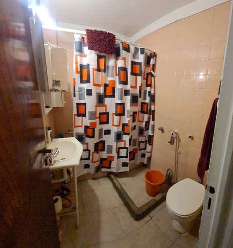 Rivadavia Al 8500 Y Mercedes, Floresta. Planta Baja Interno. Departamento De 2 Ambientes Con Patio Techado Rebatible. Superficie 40 M2. Bajas Expensas. Apto Profesional. Pintado Hace 3 Meses.