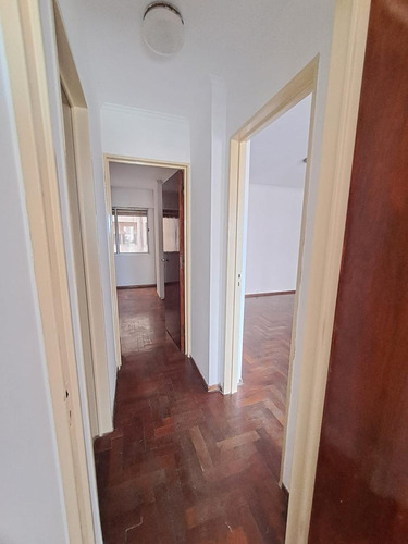 Departamento En Venta 2 Dormitorios Con Balcón. Centro. Sobre Vélez Sarfield