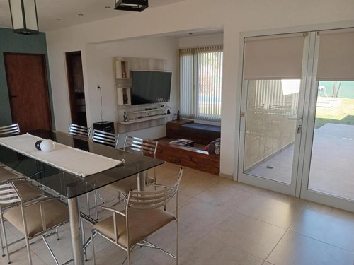Casa En Venta - 3 Dormitorios 3 Baños - 560mts2 - Villa Nueva, Córdoba