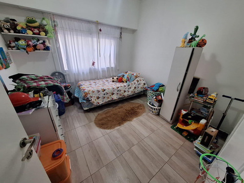 Ph En Planta Baja De Tres Ambientes Con Patio. Chacabuco 3700