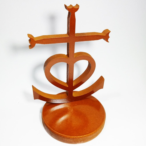 Imagem 3 de 7 de Altar De Mesa Cruz De Camargue - Tamanho Mini