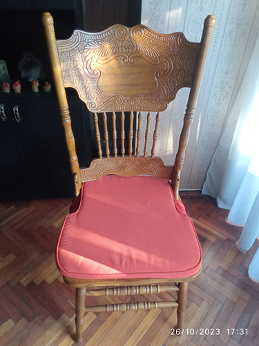 Silla Madera Labrada C/almohadon Muy Linda Excelente Estado.