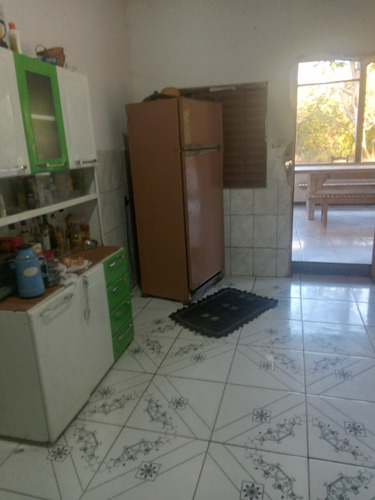Sitio, Sendo Casa Com 3 Quartos,uma Suite,um Banheiro Social