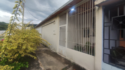 Venta Casa Economica, Las Acacias 3h-2b-2pe- + Un Local +anexo Maracay Aragua  022js