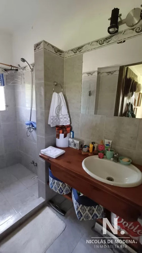 Vende Casa En Zona Comercial En Lugano - Punta Del Este