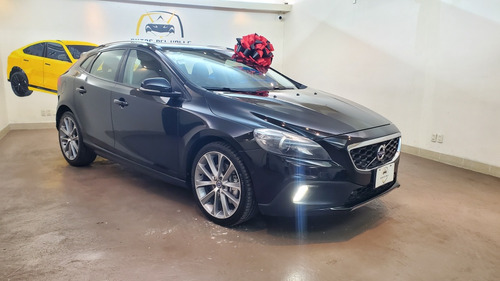 Volvo V40 Momentum Cross Country 2.0