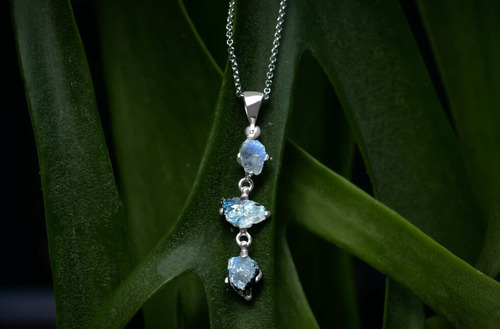 Dije De Plata Tipo Gota Rugosa De Piedra Luna Arcoíris