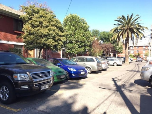 Casa En Venta De 6 Dorm. En La Reina
