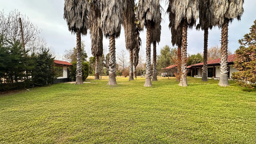 Parcela Con Casa, Piscina/ Quincho, Frente A Parque Y Laguna