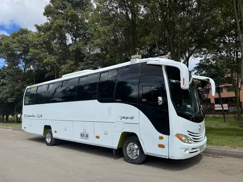 Bus Hino Con Aire En Buen Estado