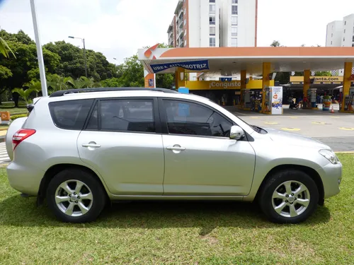 Toyota Rav4 2012 Color Plata.