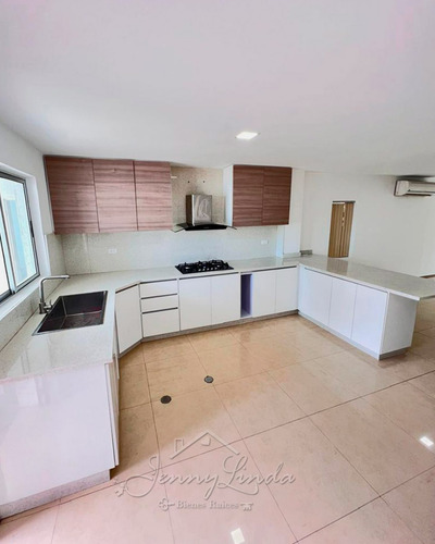 En Alquiler Townhouse De 180 M² Avenida Principal Del Castaño, Maracay Aragua