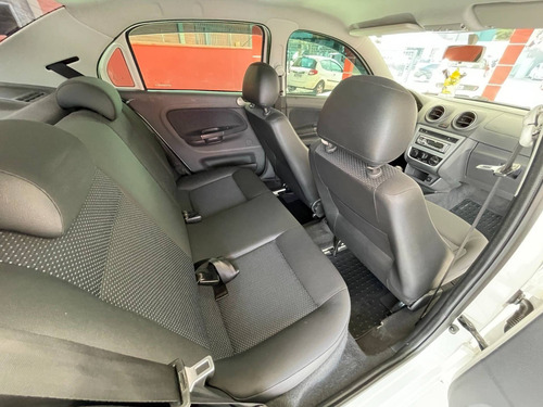 Volkswagen Voyage 1.0 Mi Trendline 8v Flex 4p Manual