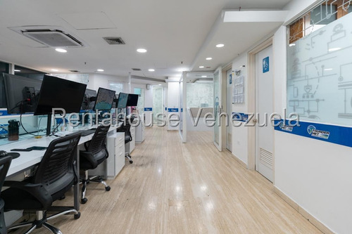 Hermosa Oficina En Venta - Urb. El Rosal.