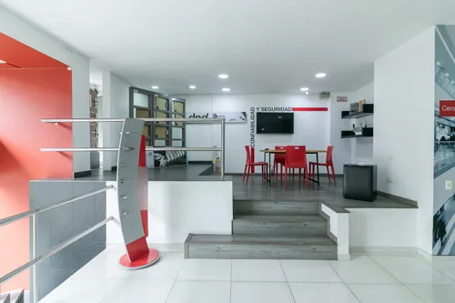 Local En Arriendo/venta En Chico Norte Ii. Cod V1103006