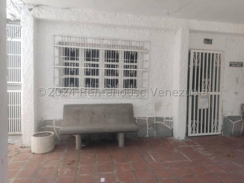 Casa Comercial En Venta En Los Rosales