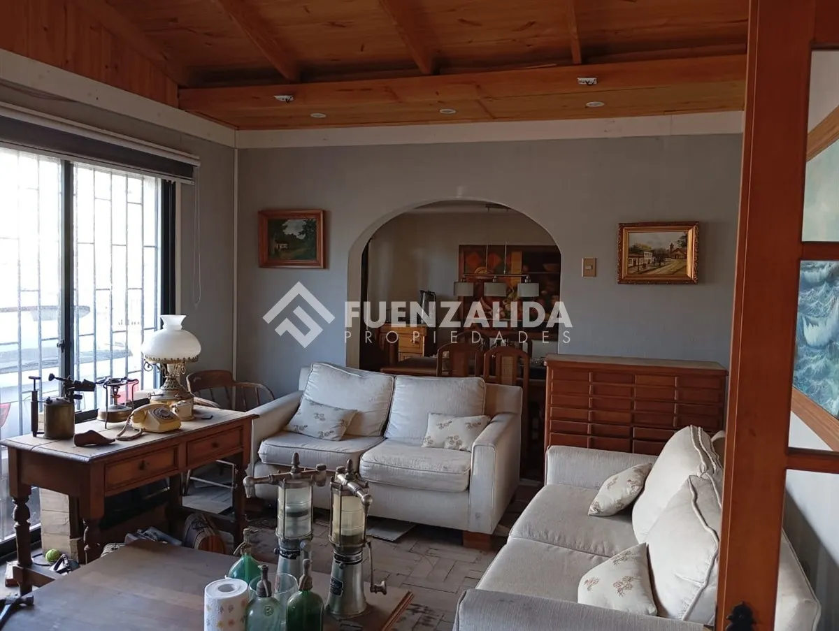 Imagen 2 de 27 de Exclusiva Casa En Venta En Las Condes Con Gran Terreno