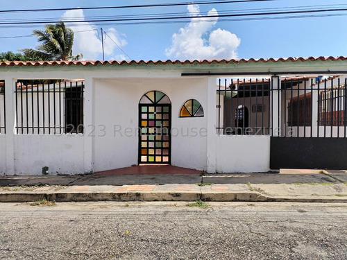 Casa En Venta Urbanización Chucho Briceño Cabudare Lara (24-9408) // Invierta Seguro Con Rentahouse//