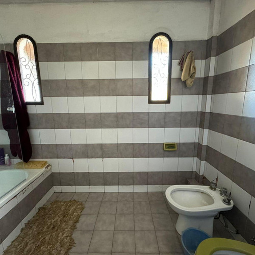 Chalet Con Local Comercial