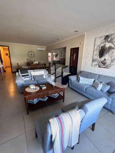 Casa En Mercedes, Terminal