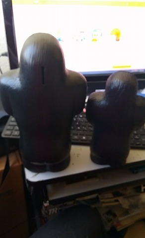 2 Alcancias Bootleg King Kong 24 Y 30 Cms (Usado)