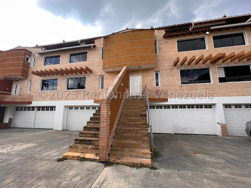 Moderna Casa Townhouse En Venta Cantarrana Maracay Zona Exclusiva Vigilancia Piscina Area Social Estef 24-8827