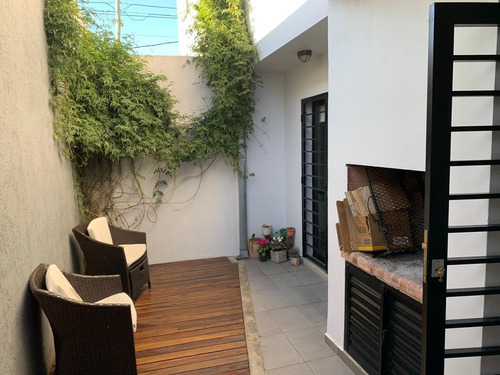 Imagen 1 de 13 de Duplex En Venta 2 Dormitorios Tolosa Patio Parrilla Y Coch