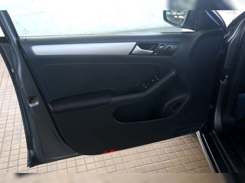 Volkswagen Bora 2.0 TDI ADVANCE DIESEL 4X2 AT 4P
