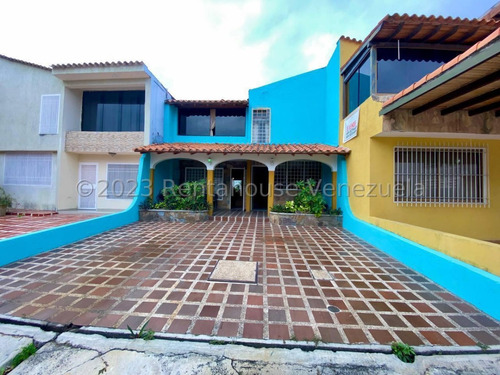   Maribelm & Naudye, Venden Bella, Amplia Casa De 2 Niveles  En  La Rosaleda Barquisimeto  Lara, Venezuela,  6 Dormitorios  3 Baños  154.7 M² 