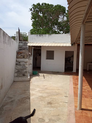 Casa Con Terreno Playa Grande