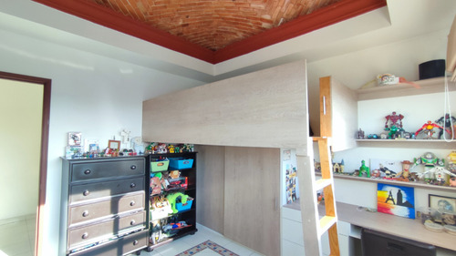 Casa En Venta En Colinas Del Bosque 3ra Seccion, Corregidora, 5 Habitaciones