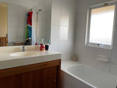 Hermosa Casa, 5 Dormitorios, + Sala De Estar (106482)