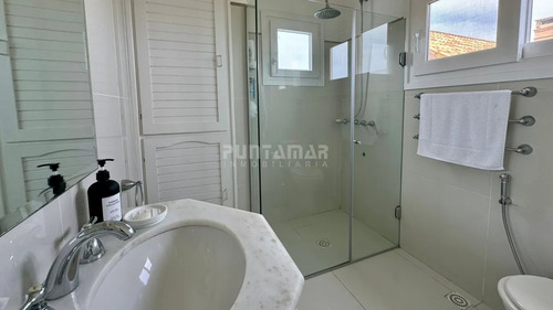 Moderna Casa Con Piscina En Montoya A Metros Del Mar
