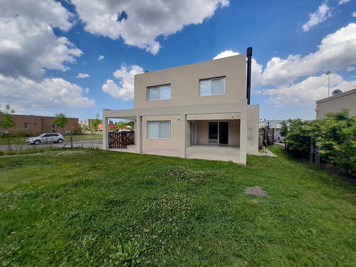 Imagen 2 de 15 de Casa En Venta En Pilar Del Este, G.b.a. Zona Norte