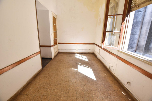 Venta - Casa De Estilo Ideal Instituciones. 400 M2