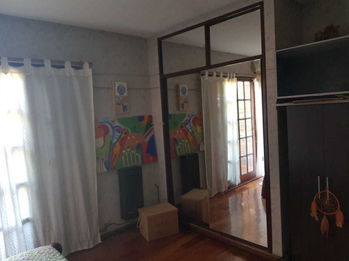 En Venta En Ciudad Jardin Triplex 5 Ambientes 3 Baños , Jardin Con Cochera Cubierta Con Rejas Al Frente, Living Comedor Amplio ,toilet, Cocina Comedor F: 8545